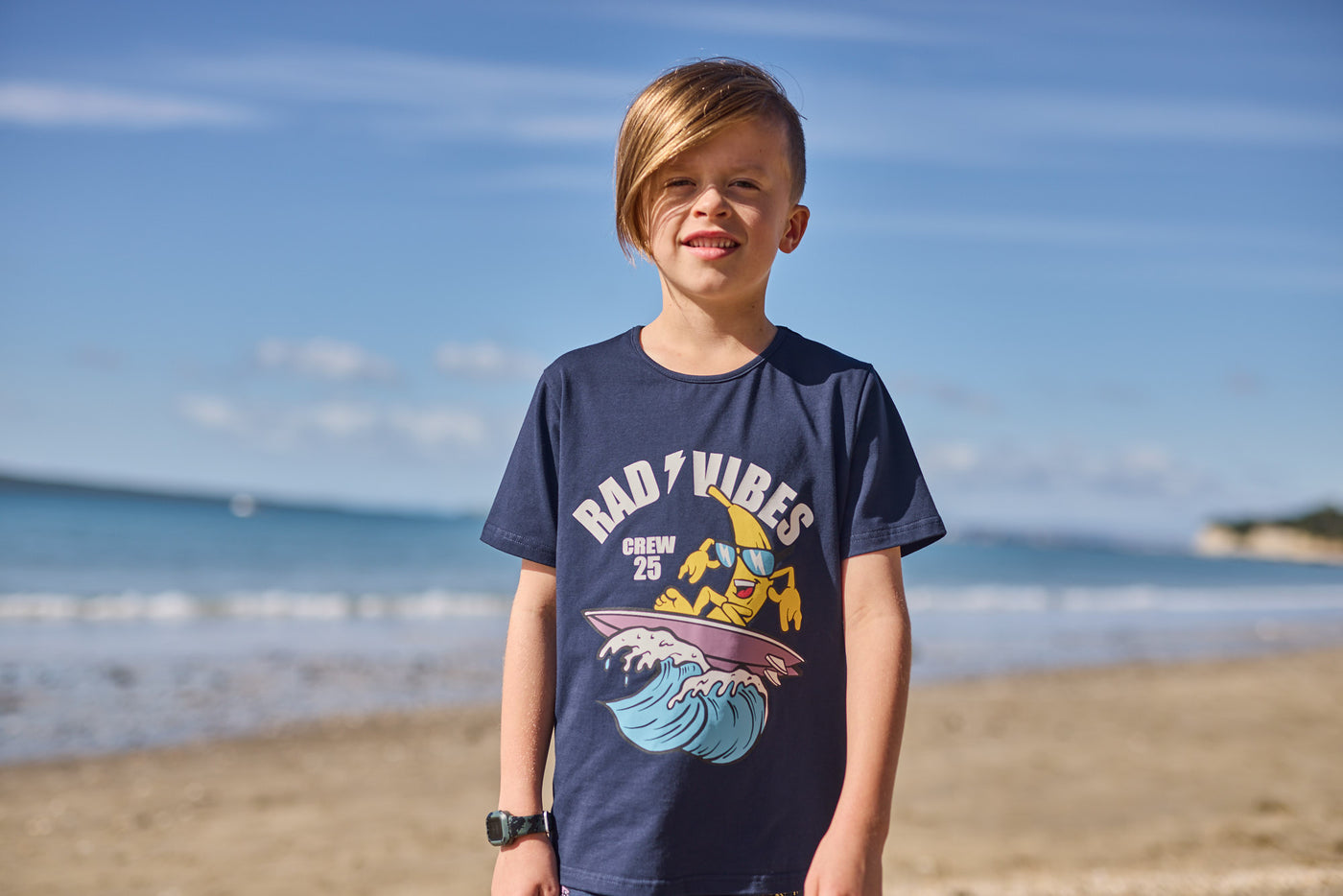 RD2439 RAD VIBES TEE IN NAVY