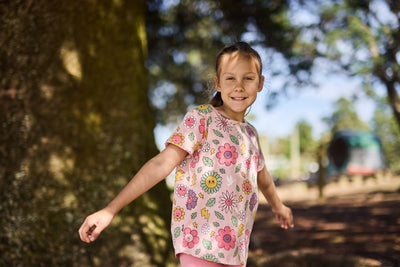 KR2338 SMILEY FLOWERS TEE