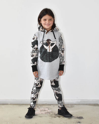 KR0903 THE DANCE HOOD in SPOTLIGHT