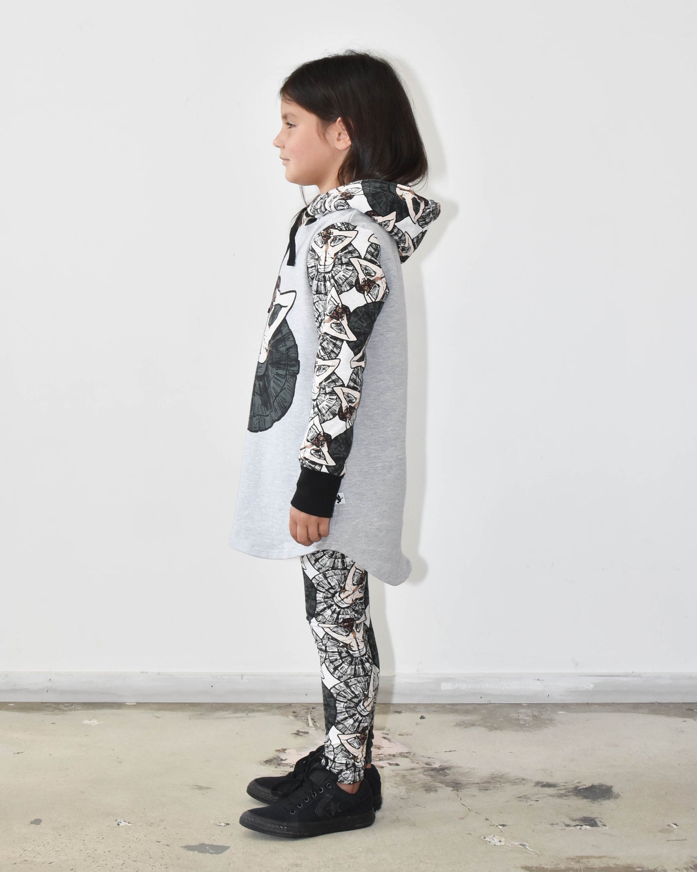 KR0903 THE DANCE HOOD in SPOTLIGHT