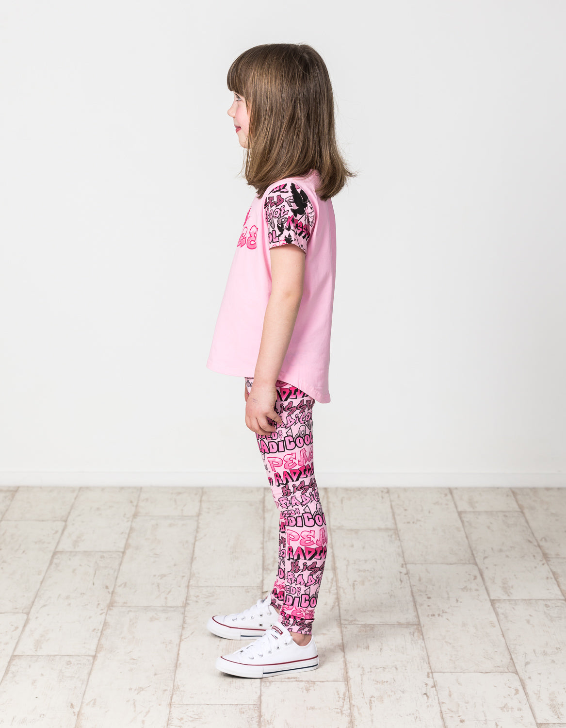 KR1347 PEACE OUT TEE