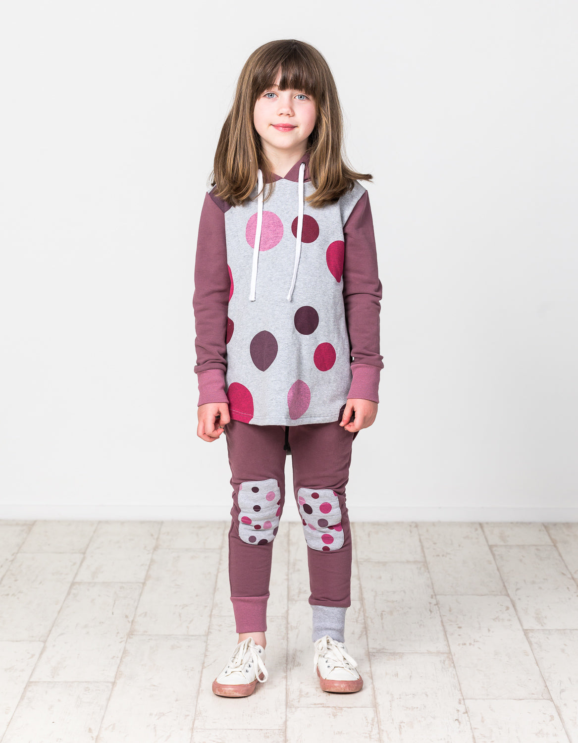 KR1444 WINTER BERRY POLKA DOT HOOD