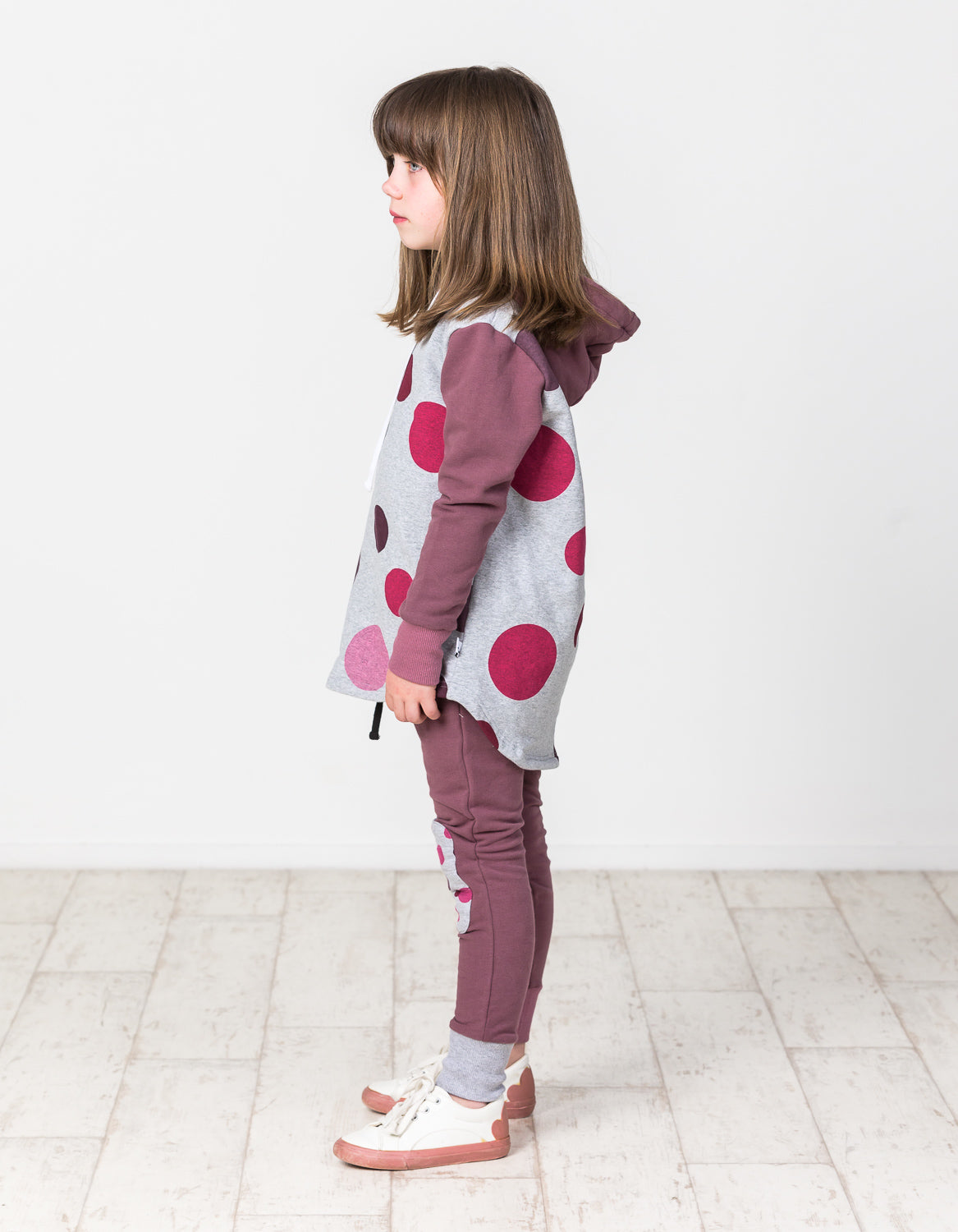 KR1444 WINTER BERRY POLKA DOT HOOD